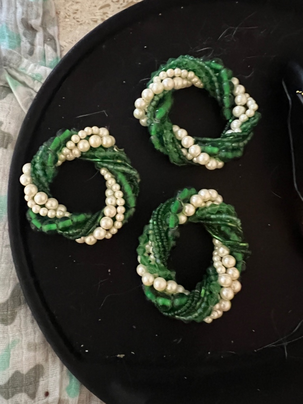 Christmas 14 wisted multi-strand beaded napkin rings emerald green & faux pearls - Picture 2 of 9